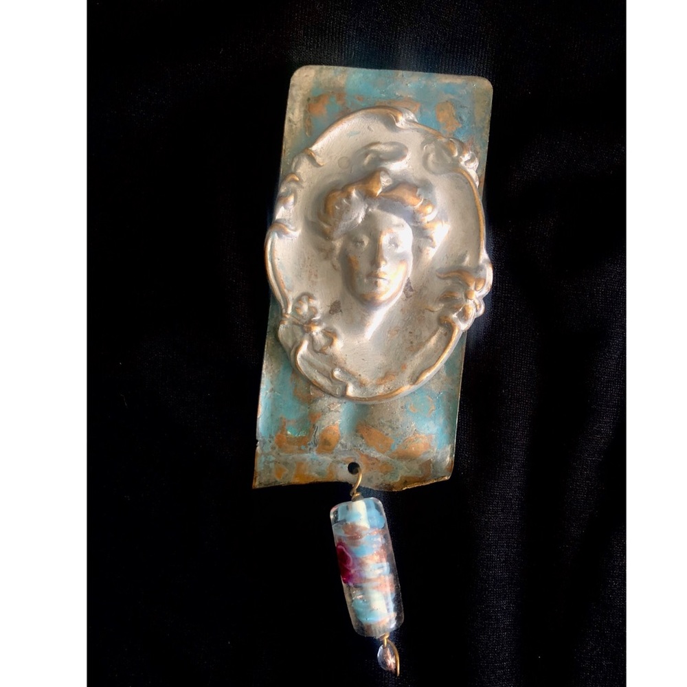 Victorian Art Style Brooch/Pin.